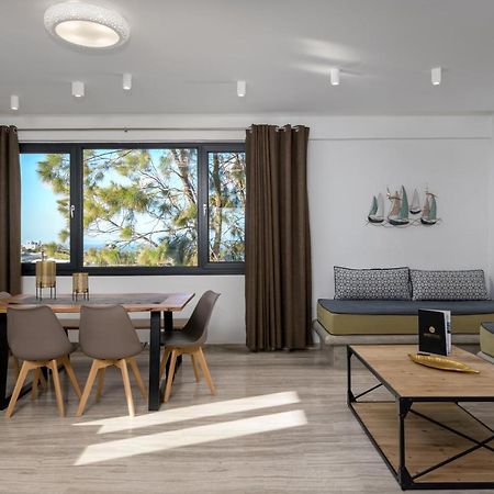 Christianna & George Luxury Hot Tub Apartment Fira  Exterior photo