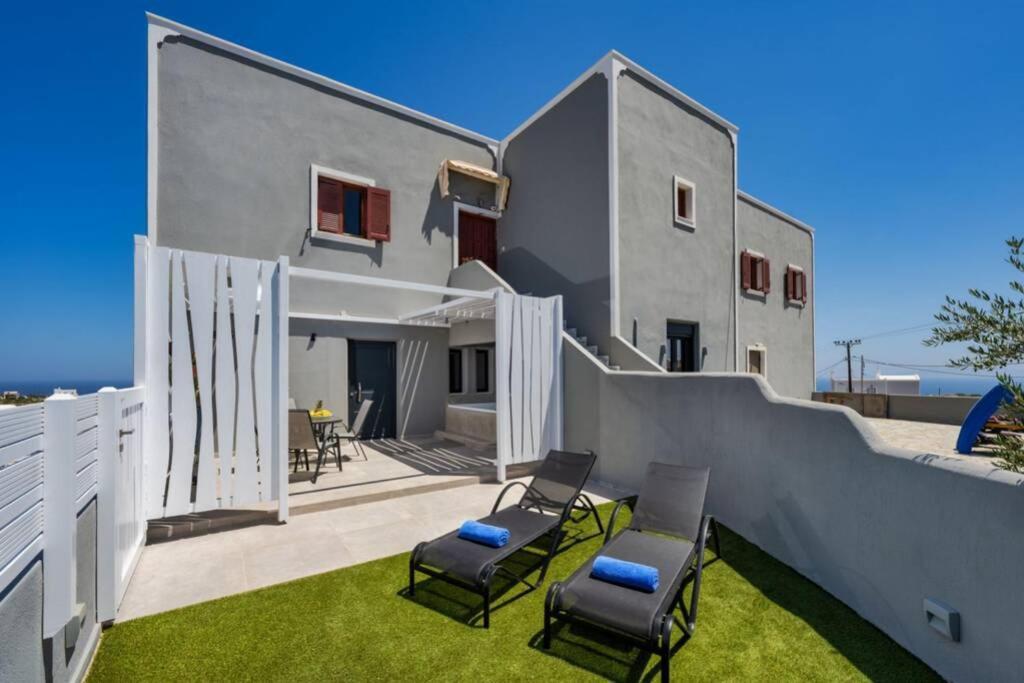 Christianna & George Luxury Hot Tub Apartment Fira  Exterior photo