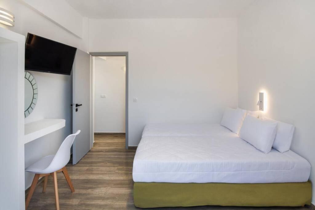 Christianna & George Luxury Hot Tub Apartment Fira  Exterior photo