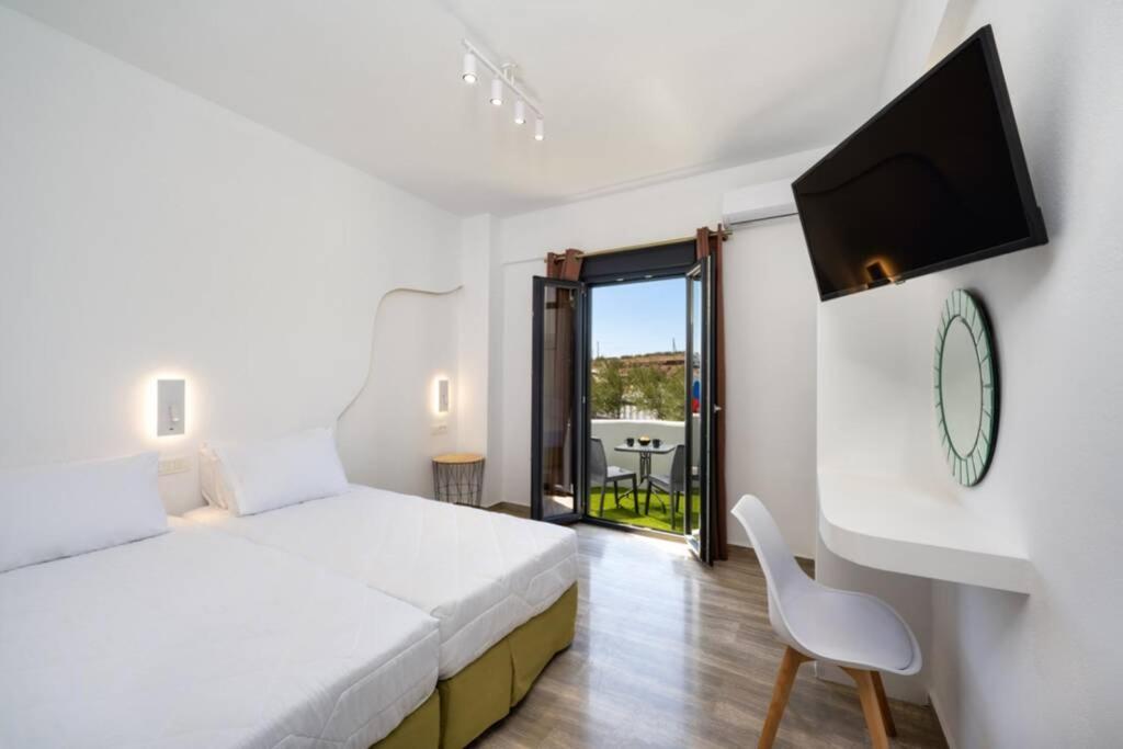 Christianna & George Luxury Hot Tub Apartment Fira  Exterior photo