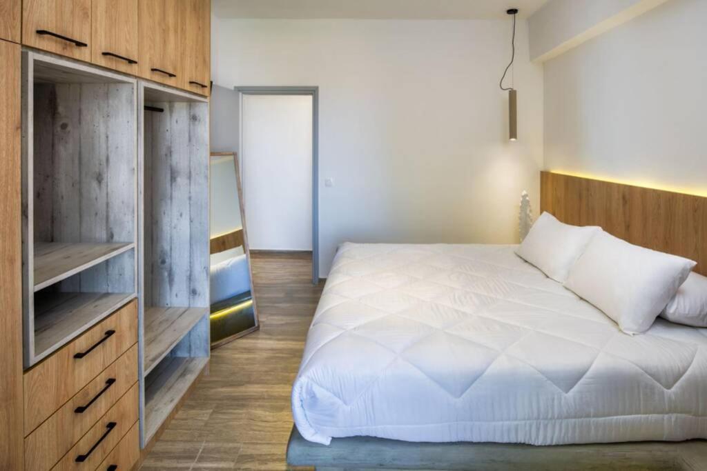 Christianna & George Luxury Hot Tub Apartment Fira  Exterior photo