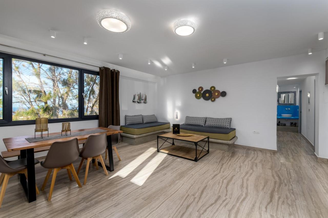 Christianna & George Luxury Hot Tub Apartment Fira  Exterior photo