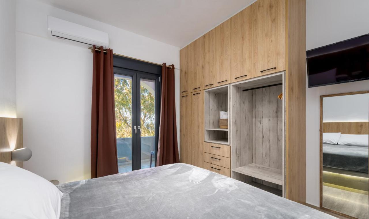 Christianna & George Luxury Hot Tub Apartment Fira  Exterior photo
