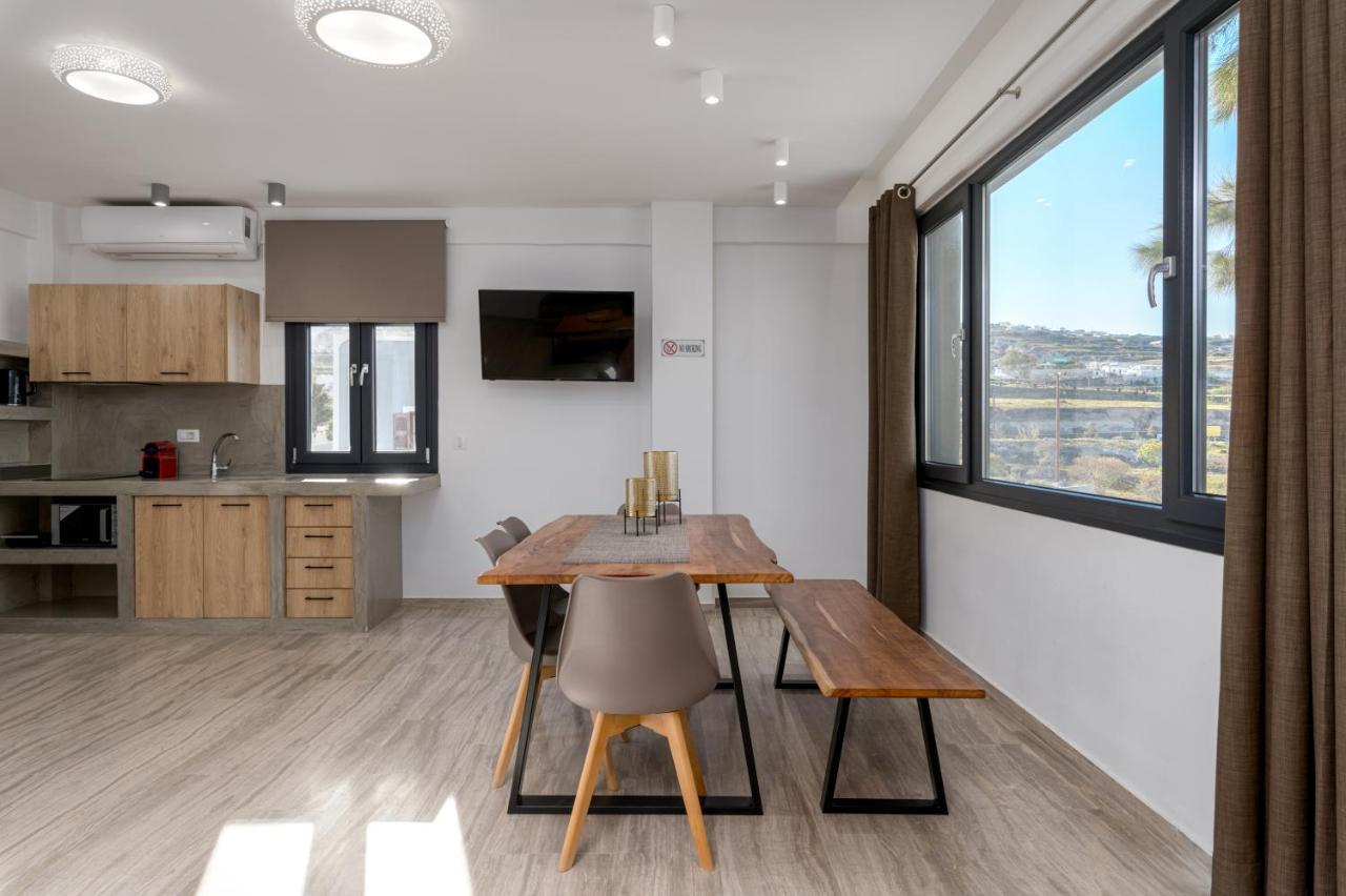 Christianna & George Luxury Hot Tub Apartment Fira  Exterior photo