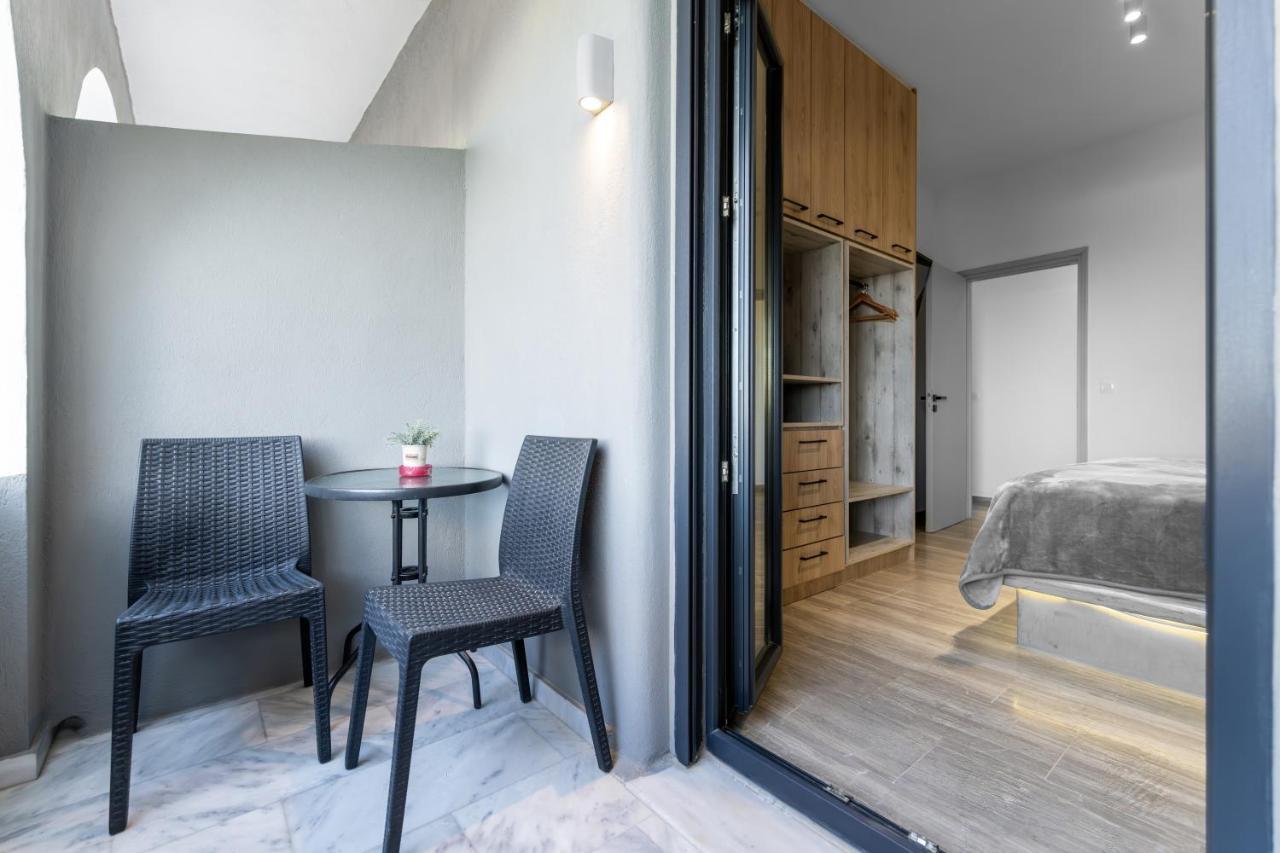 Christianna & George Luxury Hot Tub Apartment Fira  Exterior photo