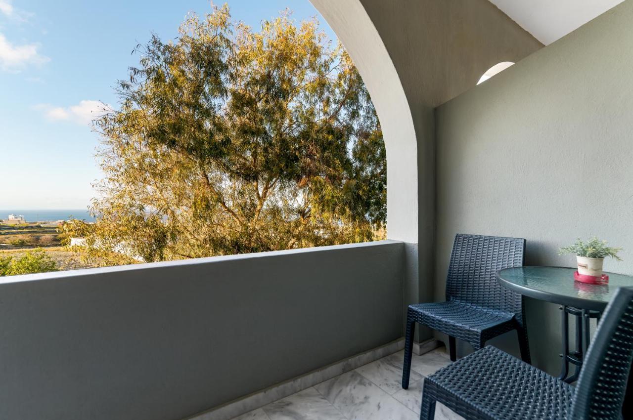 Christianna & George Luxury Hot Tub Apartment Fira  Exterior photo